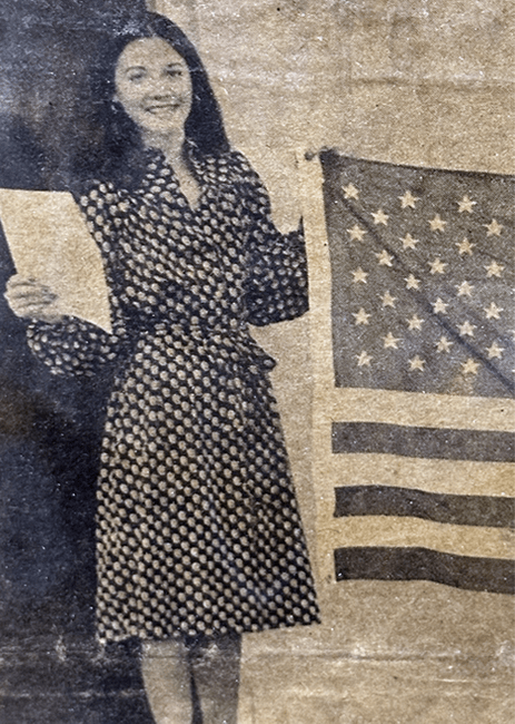 Newspaper article: Kerry presents flag flown over Arkansas state capitol in 1976